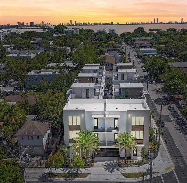 JUST A SHORT FEW BLOCKS WALK TO BISCAYNE BAY! 15 MINUTES TO THE BEACH!! JUST A SHORT FEW BLOCKS WALK TO BISCAYNE BAY! 15 MINUTES TO THE BEACH!!