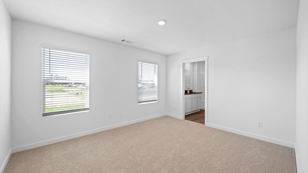 Spacious, unfurnished interior of a new home in Evergreen Landing, Rossville (Image 20).