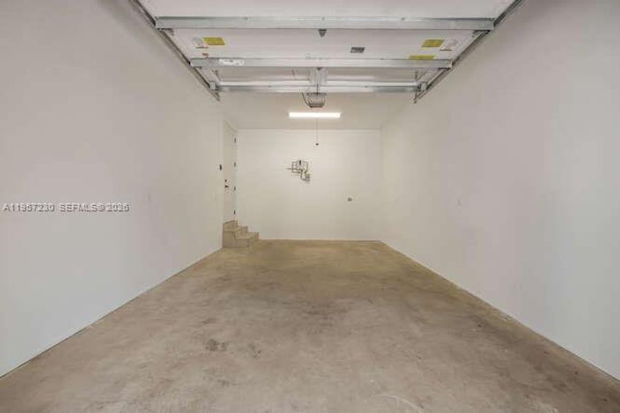 Spacious, unfurnished interior of a new home in , Miami (Image 25).