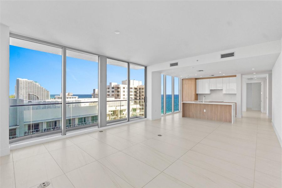 Spacious, unfurnished interior of a new home in , Fort Lauderdale (Image 23).