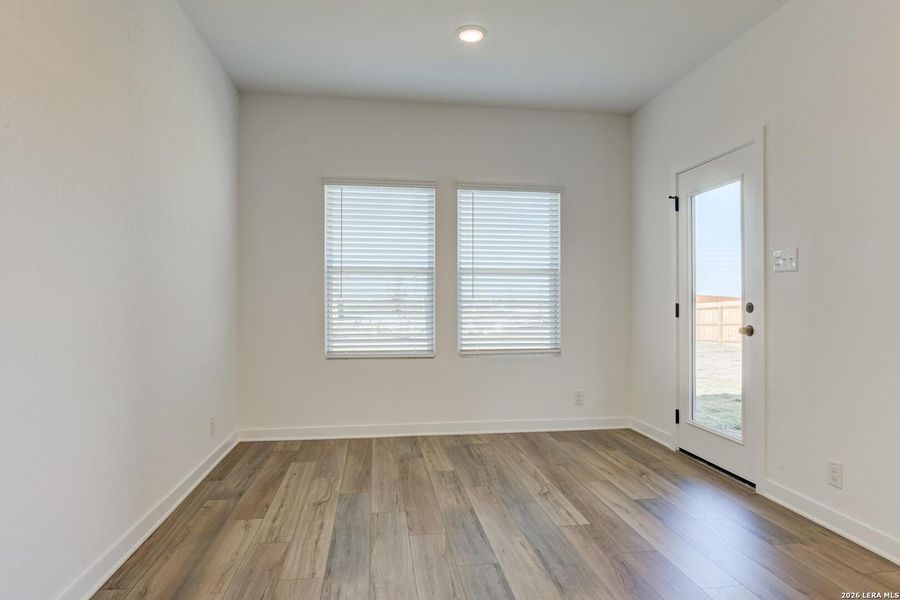 Spacious, unfurnished interior of a new home in Hennersby Hollow, San Antonio (Image 12).