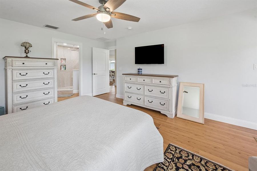 Furnished interior view inside a new home in , Chiefland (Image 10).