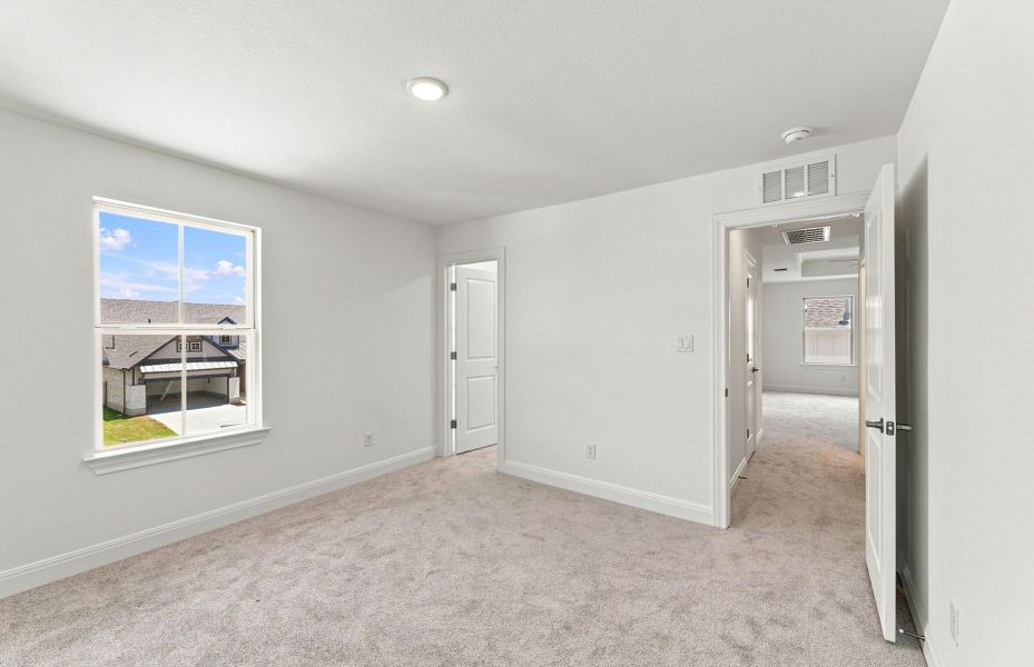 Spacious, unfurnished interior of a new home in Saddleback at Santa Rita Ranch, Liberty Hill (Image 36).