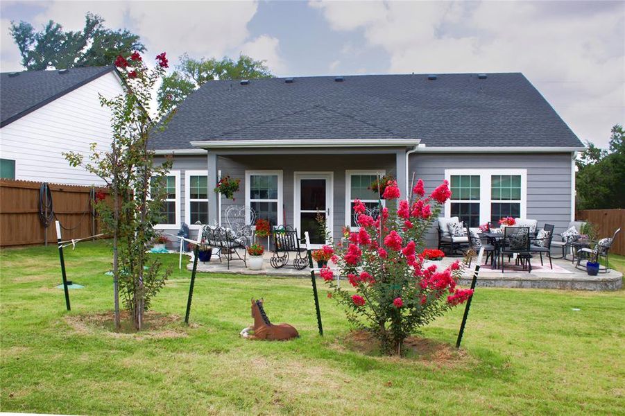 Exterior details and patio area of a home in , Granbury (Image 19).