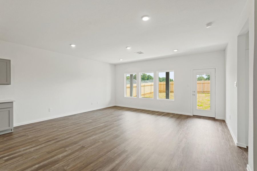 Spacious, unfurnished interior of a new home in Grand Pines, Magnolia (Image 14).