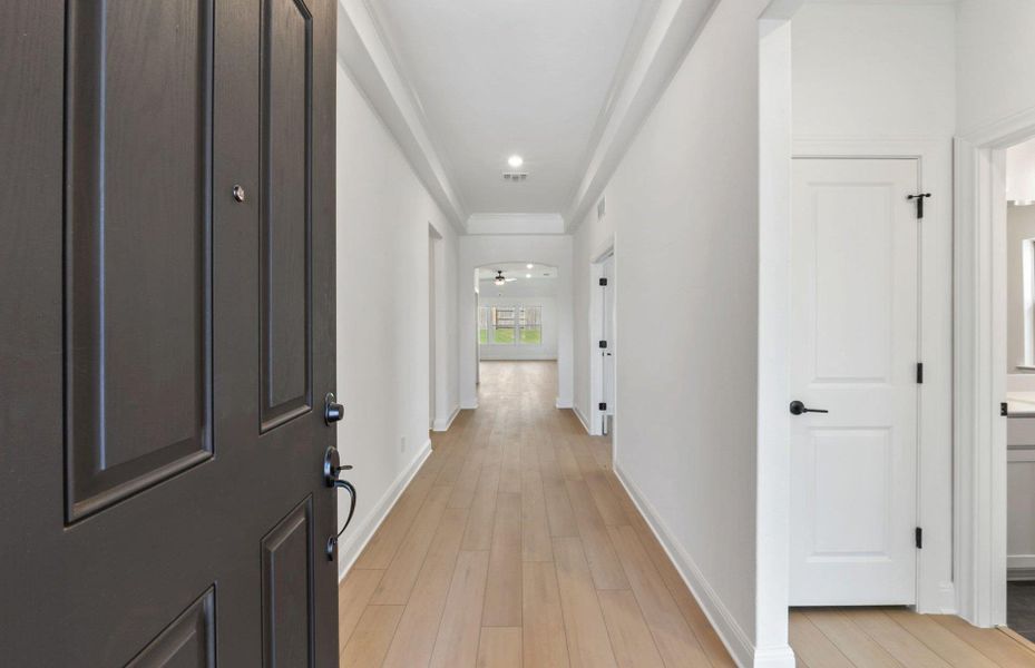 Spacious, unfurnished interior of a new home in Crescent Bluff, Georgetown (Image 19).