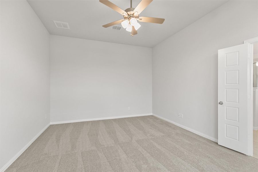 Spacious, unfurnished interior of a new home in Aldeana, Bonney (Image 28).