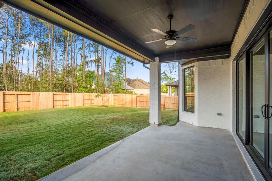 Exterior details and patio area of a home in ARTAVIA 70′ Lots, Conroe (Image 26).