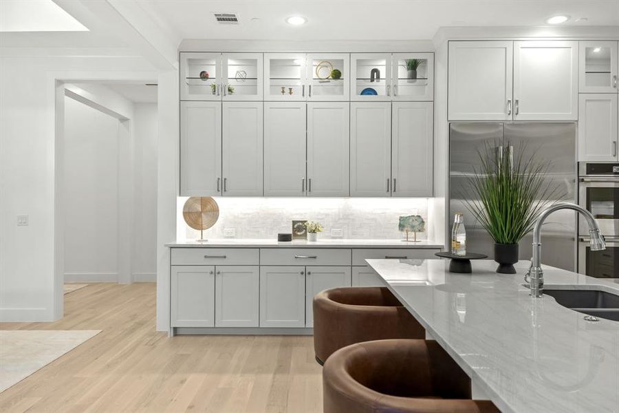 Eat in kitchen. Quartzite countertops Eat in kitchen. Quartzite countertops