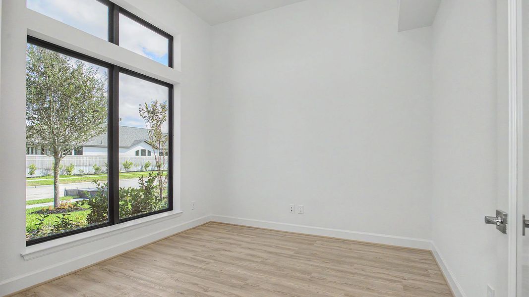 Spacious, unfurnished interior of a new home in Sienna, Missouri City (Image 10).
