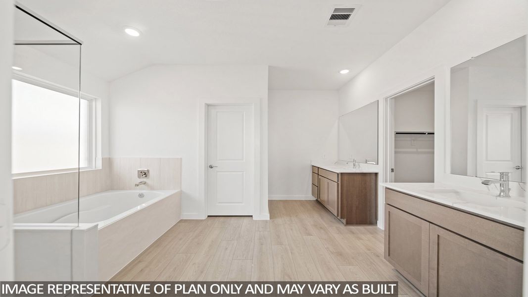 Furnished interior view inside a new home in Riverside Estates, Mont Belvieu (Image 5).