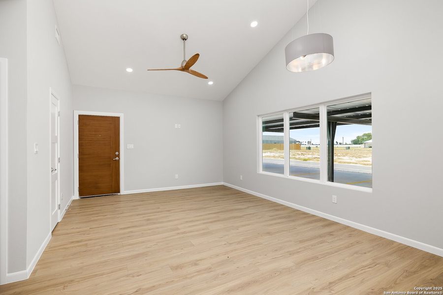 Spacious, unfurnished interior of a new home in , Weslaco (Image 20).