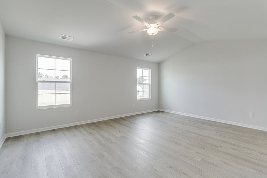 Spacious, unfurnished interior of a new home in Winston Point, Gilbert (Image 22).