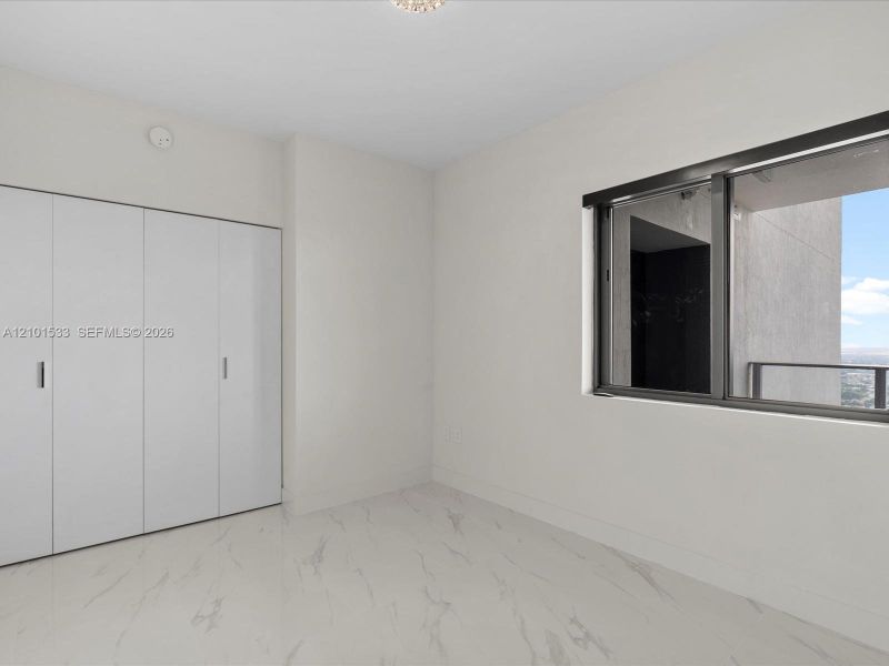 Spacious, unfurnished interior of a new home in Aria Reserve, Miami (Image 32).
