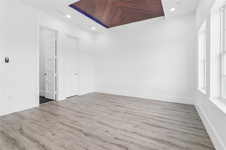 Spacious, unfurnished interior of a new home in , Irving (Image 32).