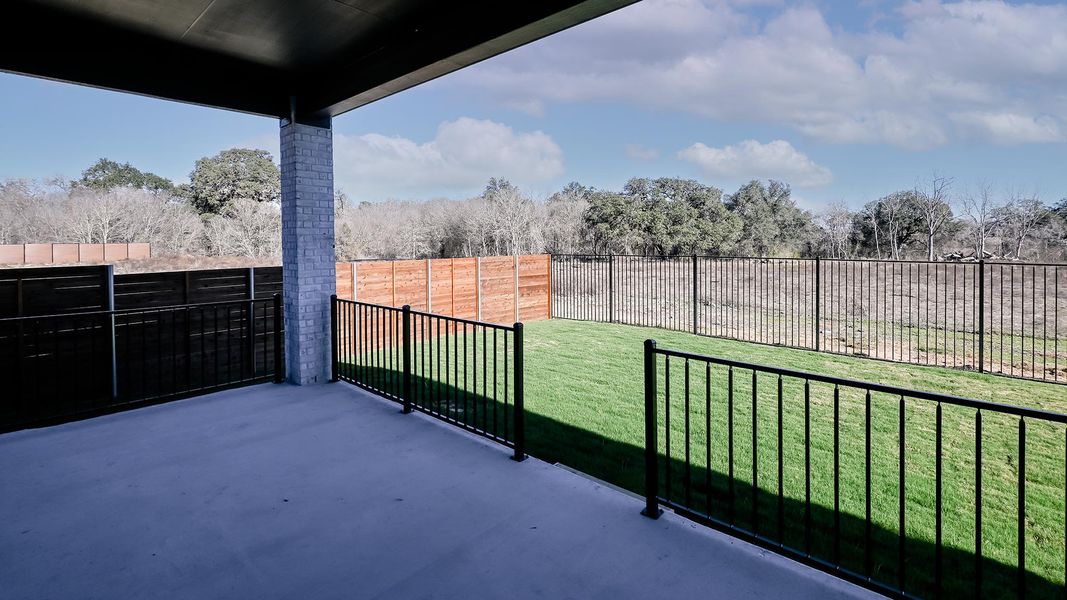 Exterior details and patio area of a home in Juniper Springs, Lockhart (Image 3).