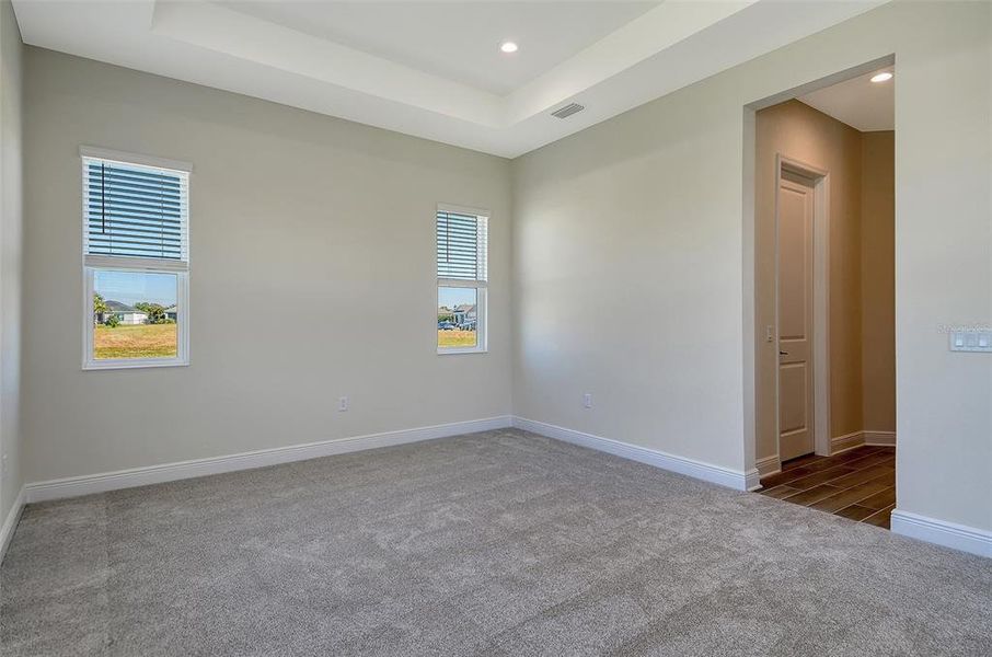 Spacious, unfurnished interior of a new home in Canoe Creek, Parrish (Image 31).