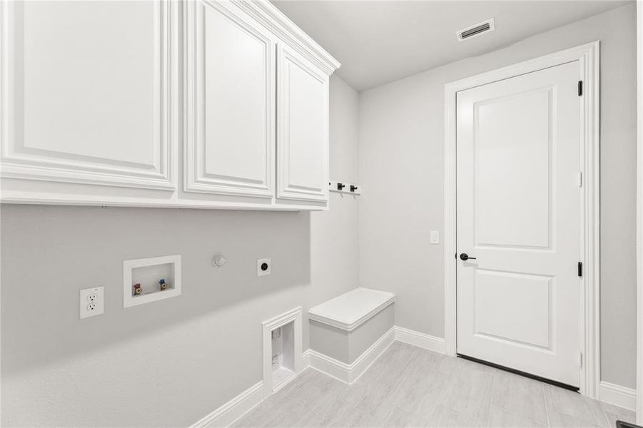 Spacious, unfurnished interior of a new home in Crystal Lake Estates, Red Oak (Image 24). Spacious, unfurnished interior of a new home in Crystal Lake Estates, Red Oak (Image 24).