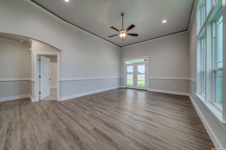 Spacious, unfurnished interior of a new home in , La Vernia (Image 8).