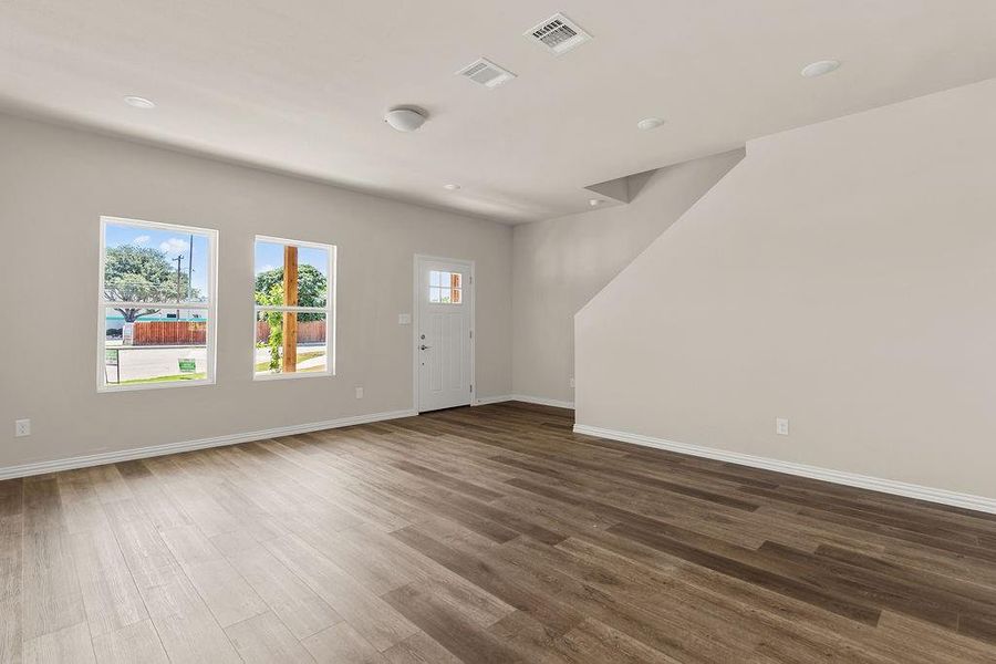 Spacious, unfurnished interior of a new home in , Fort Worth (Image 13).