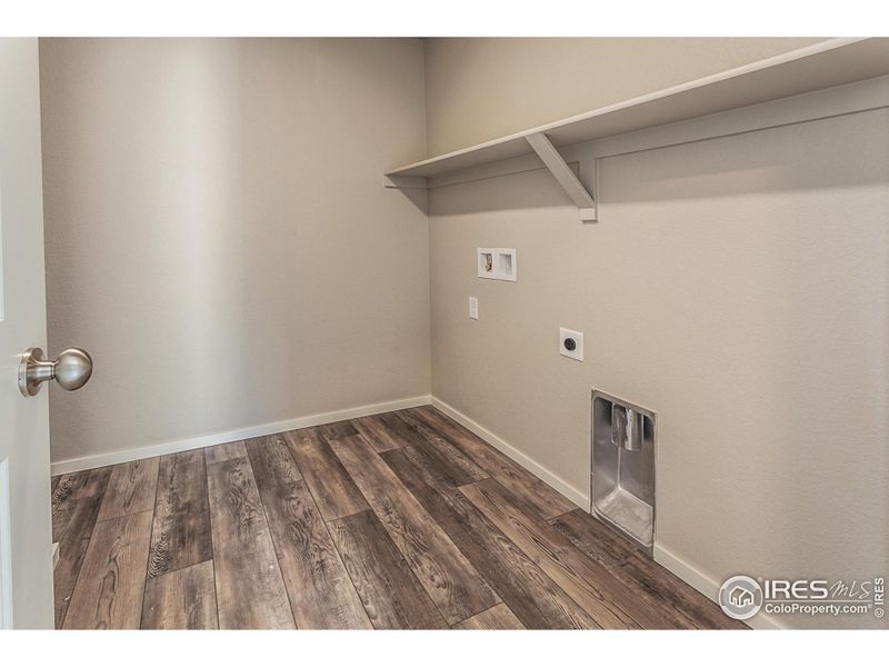 EXAMPLE PHOTO: LAUNDRY ROOM