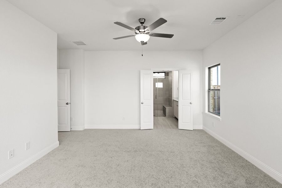 Representative unfurnished interior of a home built from the Trentino by Pacesetter Homes in Keeneland, Aubrey (Image 34).