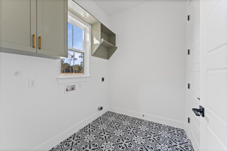 Spacious, unfurnished interior of a new home in , Conroe (Image 20).