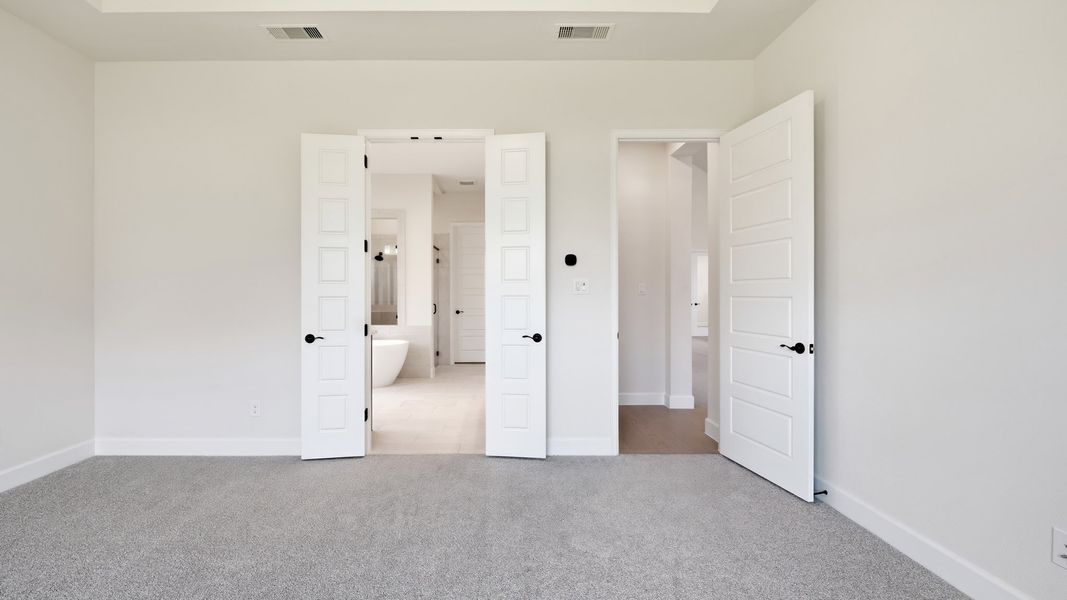 Spacious, unfurnished interior of a new home in Terraces, Rockwall (Image 19).