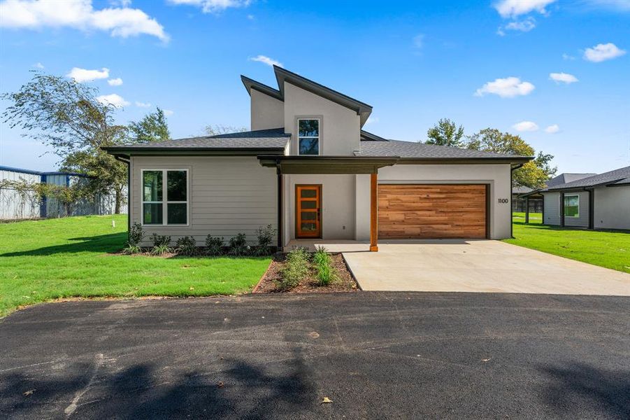 Front exterior of a new home in , Lindale, TX, highlighting curb appeal (Image 2).