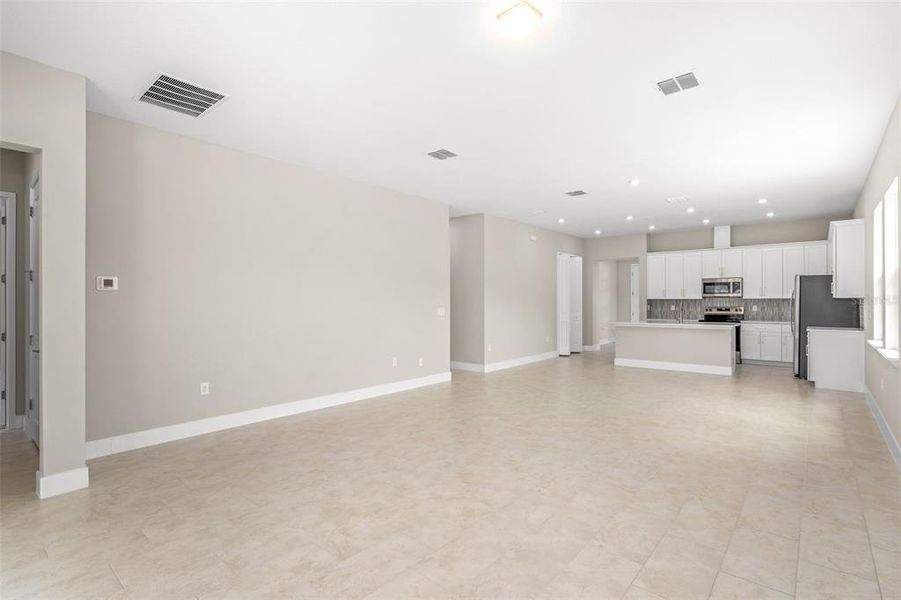Spacious, unfurnished interior of a new home in Gray Hawk at Hole Two, Daytona Beach (Image 32).