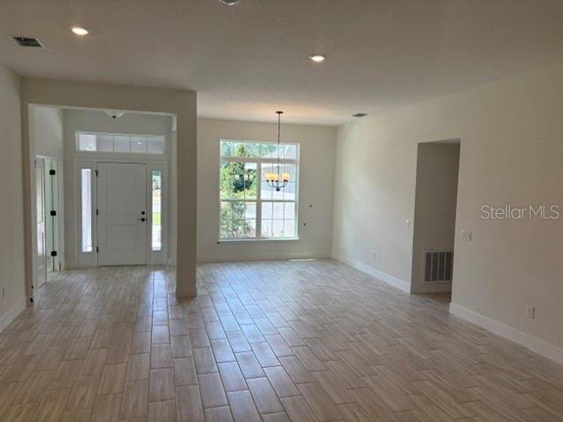 Spacious, unfurnished interior of a new home in Juliette Falls, Dunnellon (Image 9).