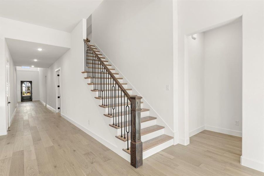 40. 4711 Belo - Stairs