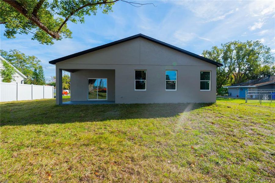Exterior details and patio area of a home in , Tavares (Image 3).