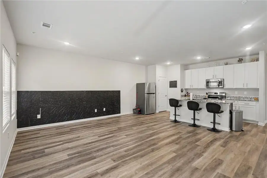 Spacious, unfurnished interior of a new home in , Atlanta (Image 24).