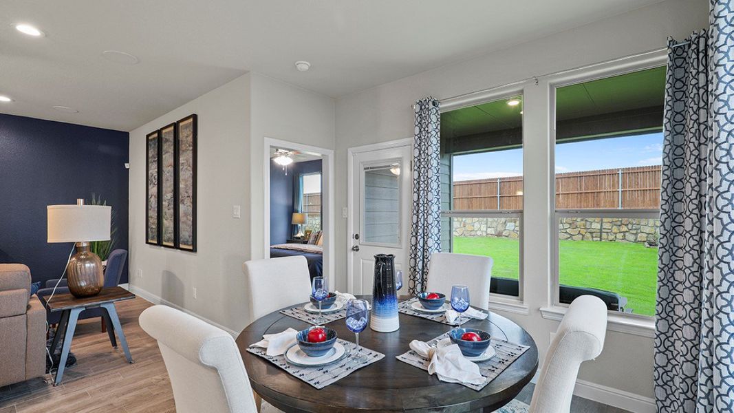 Furnished interior view inside a new home in Trails of Elizabeth Creek, Fort Worth (Image 10). Furnished interior view inside a new home in Trails of Elizabeth Creek, Fort Worth (Image 10).