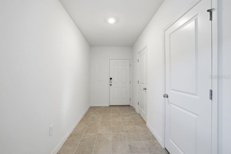 Spacious, unfurnished interior of a new home in Palm Wind, Hudson (Image 21).