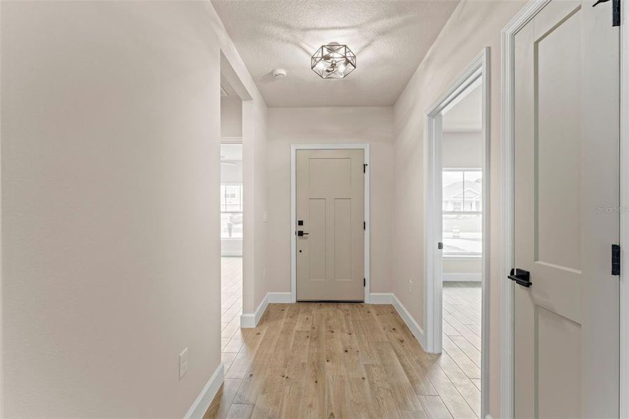 Spacious, unfurnished interior of a new home in , Palm Bay (Image 27).