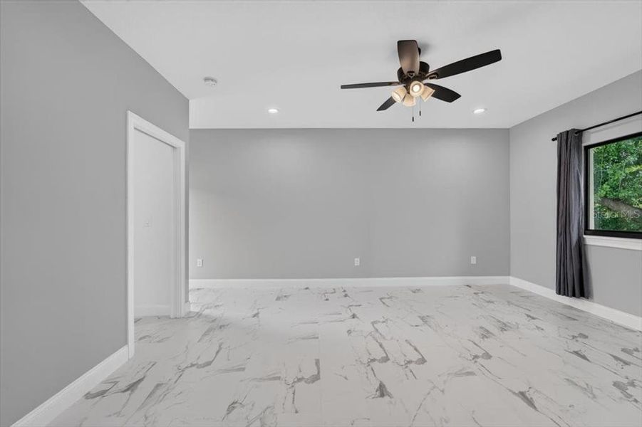 Spacious, unfurnished interior of a new home in , Tampa (Image 69).
