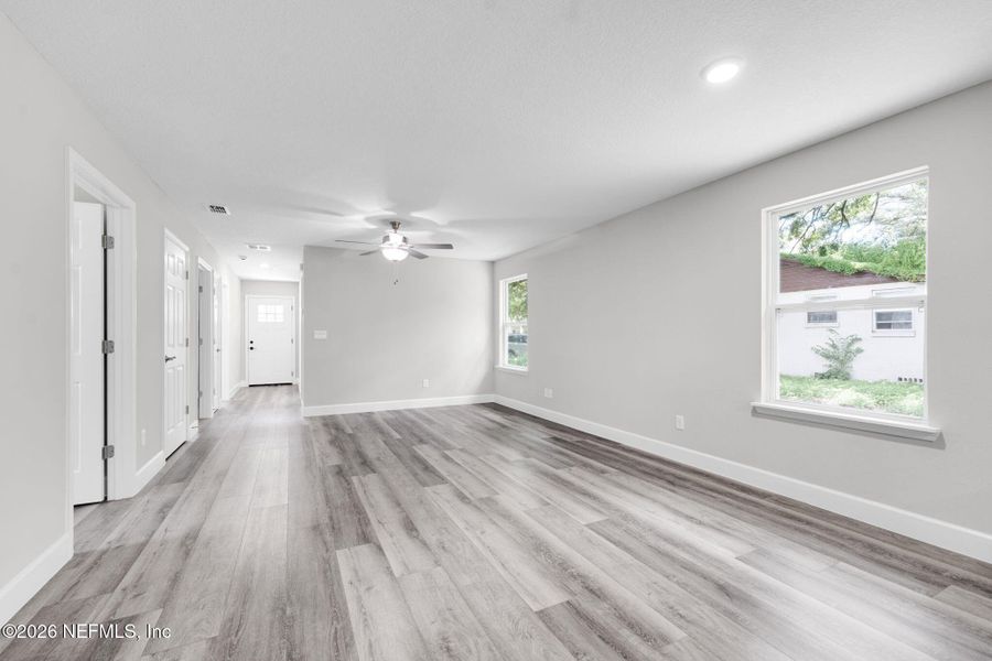 Spacious, unfurnished interior of a new home in , Jacksonville (Image 14).