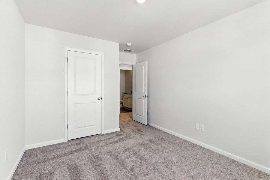 Spacious, unfurnished interior of a new home in Landmark Commons, Boiling Springs (Image 23).