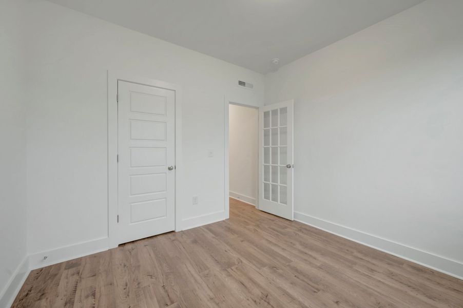 Spacious, unfurnished interior of a new home in Fox Field Farms, Broadway (Image 27).