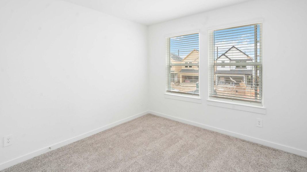 Spacious, unfurnished interior of a new home in Grand West, Houston (Image 8).