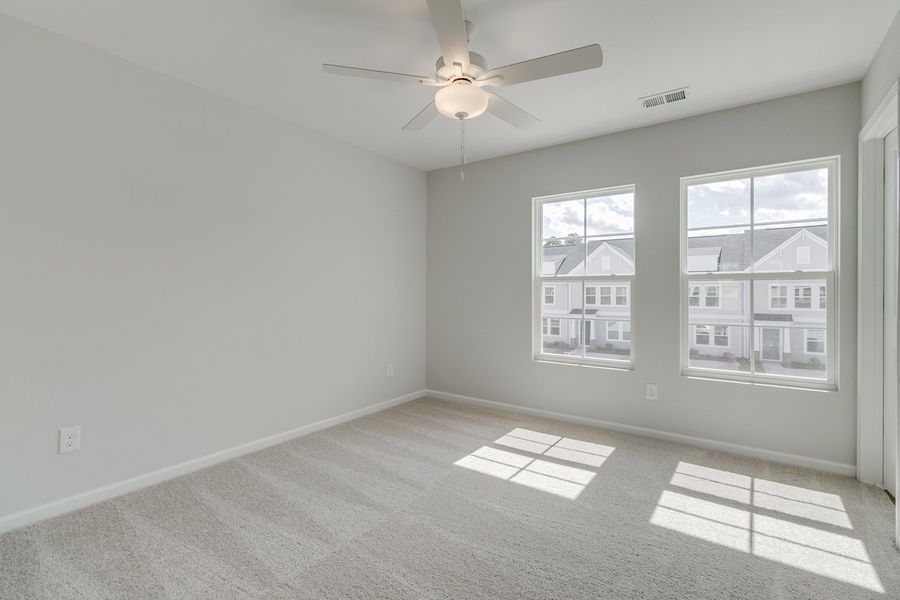 Spacious, unfurnished interior of a new home in Astoria, Columbia (Image 20).