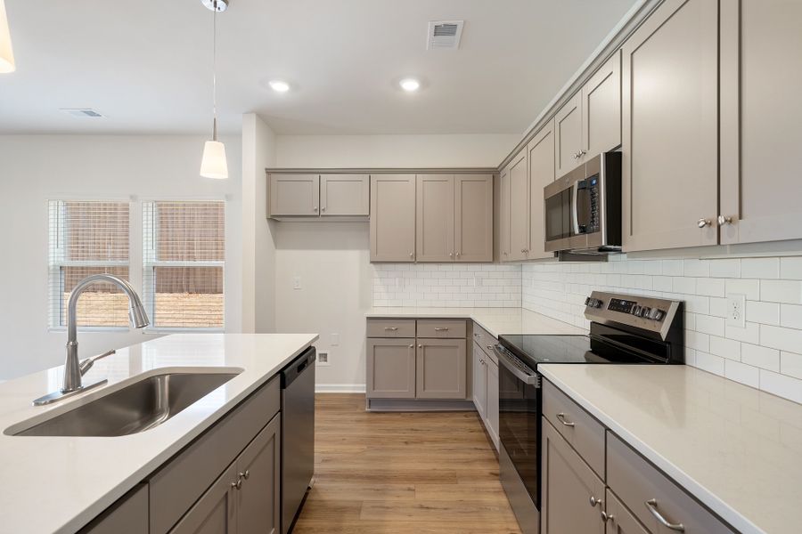 Furnished interior view inside a new home in Dove Hollow, Chesnee (Image 10).