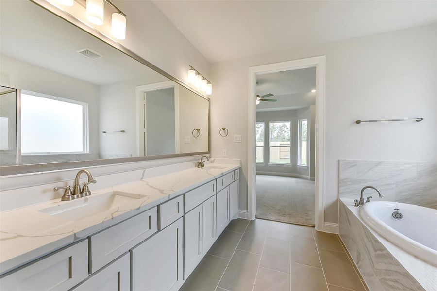 Furnished interior view inside a new home in Evergreen 50', Conroe (Image 5).