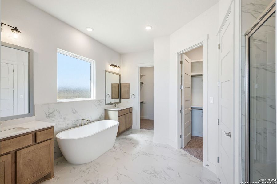 Furnished interior view inside a new home in Pradera Ridge, Floresville (Image 5).