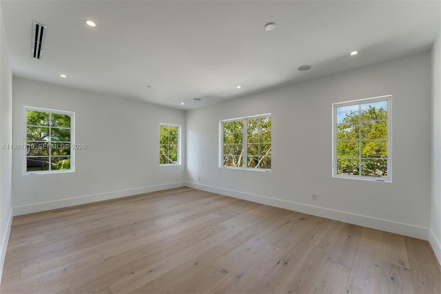 Spacious, unfurnished interior of a new home in , Palmetto Bay (Image 18).