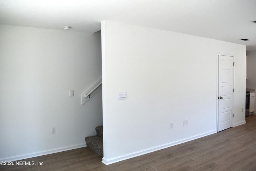 Spacious, unfurnished interior of a new home in Irongate Villas, Jacksonville (Image 31).