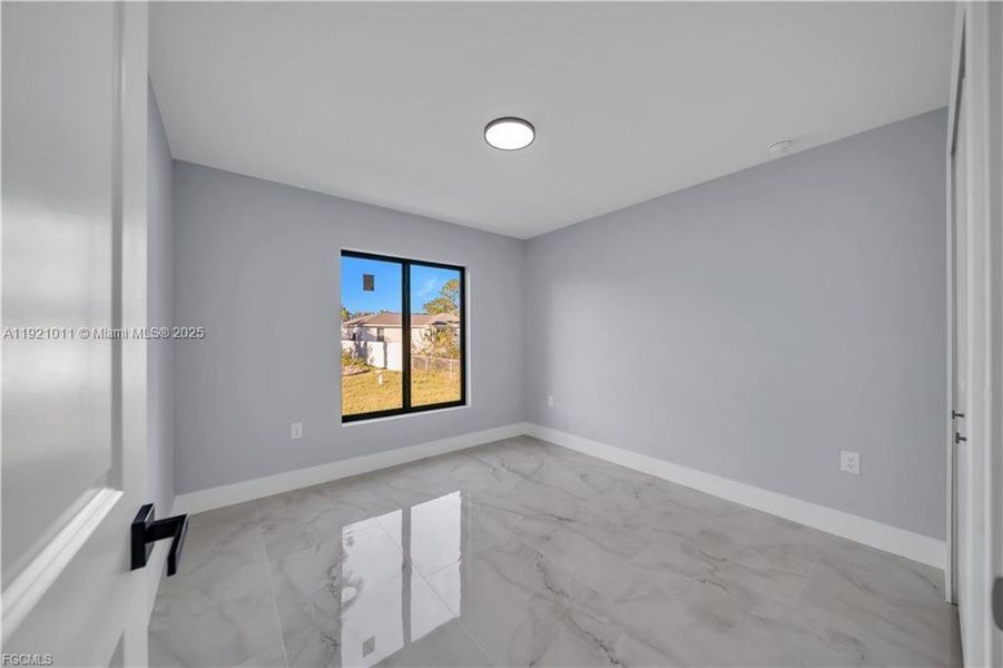 Spacious, unfurnished interior of a new home in , Lehigh Acres (Image 23).