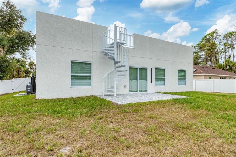 Exterior details and patio area of a home in , Port Charlotte (Image 27).